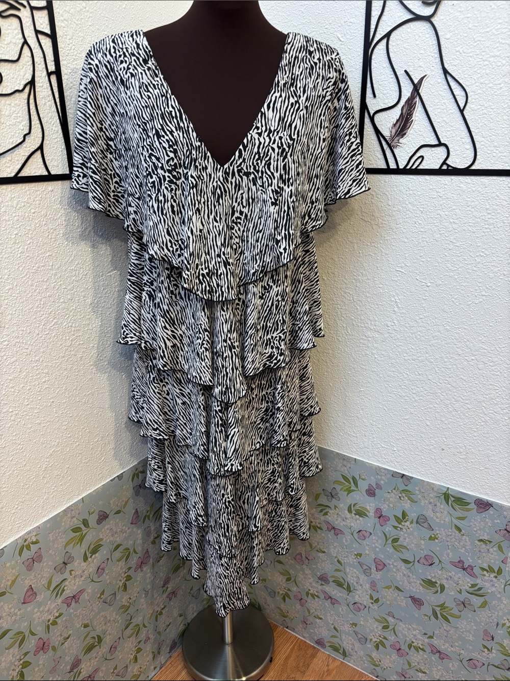 Vintage 1980’s Ann Hobbs for Kastina black/ white tiered ruffle dress. Size 14.